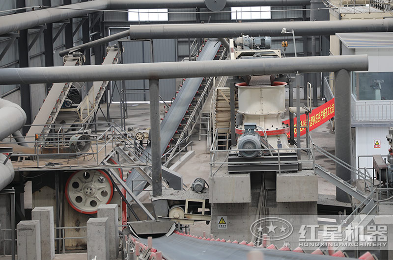 單杠圓錐破碎機(jī)現(xiàn)場(chǎng) 單杠圓錐破碎機(jī)現(xiàn)場(chǎng)