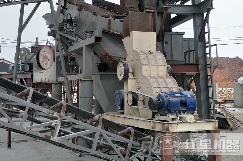 雙極破碎機(jī)生產(chǎn)現(xiàn)場(chǎng) 雙極破碎機(jī)生產(chǎn)現(xiàn)場(chǎng)