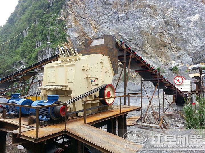 反擊式破碎機作業(yè)現場